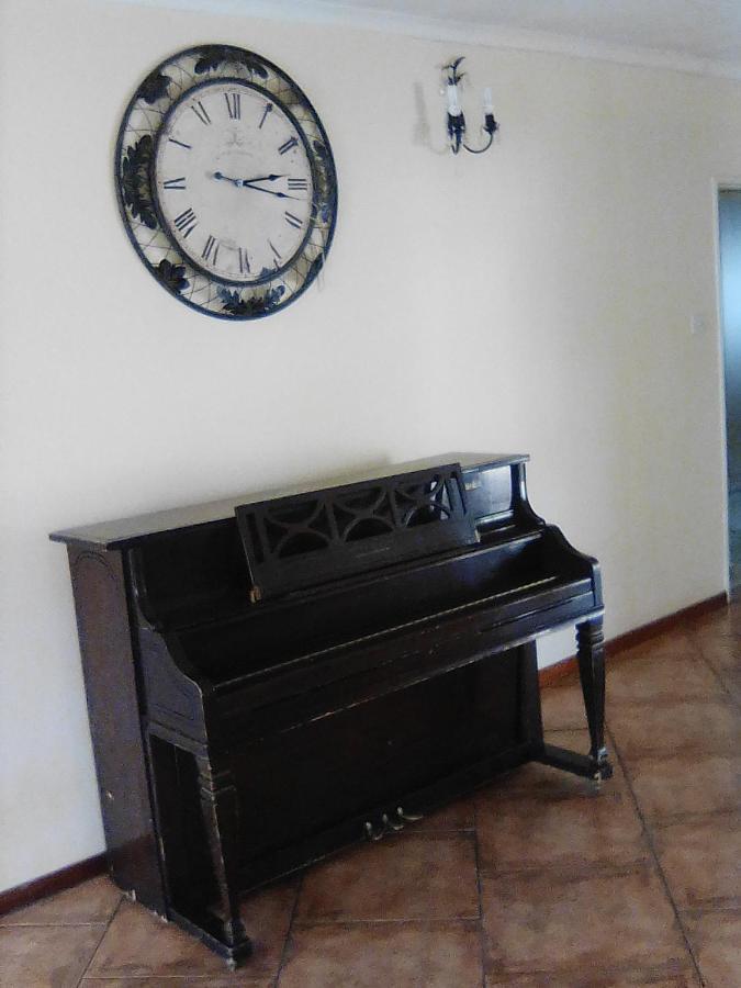 Sugar Shack Backpackers Botswana Bed and Breakfast Gaborone Exteriör bild