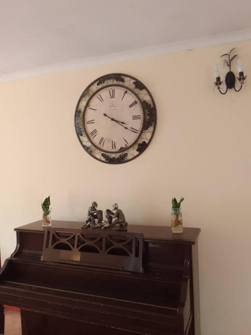 Sugar Shack Backpackers Botswana Bed and Breakfast Gaborone Exteriör bild